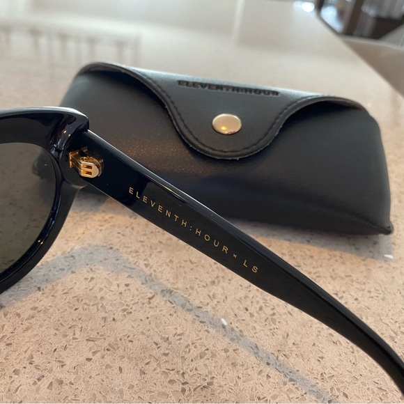 Black sunglasses - “Jet Lag” Eleventh Hour Lauren Sorrentino collab - Picture 4 of 5